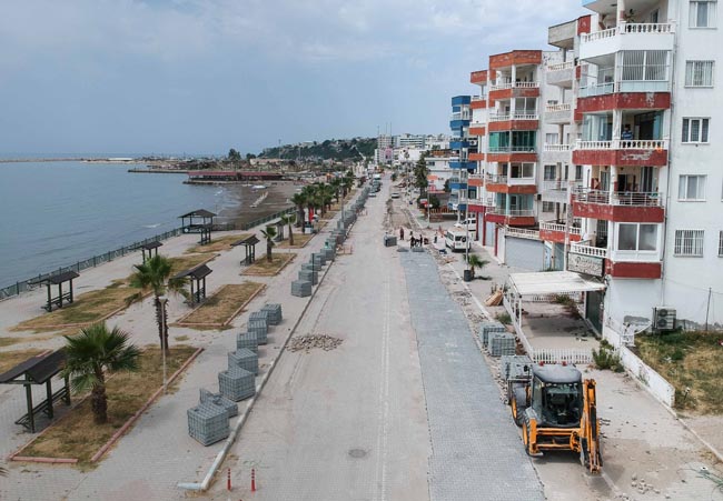 2020/06/1591777330_karatas__parke,_bordur,_yol_onarim_c_alis_masi_2.jpg