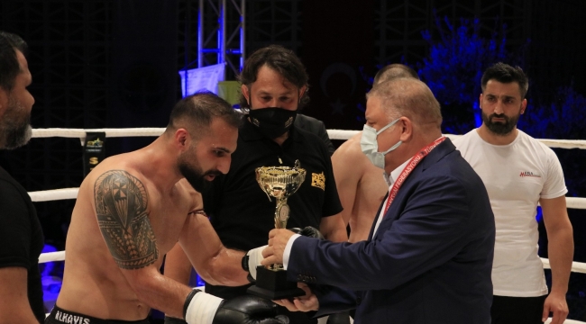 Adana'da Muay Thai gecesi