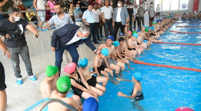 Büyükşehir'den ücretsiz yüzme kursu