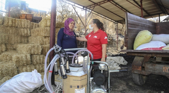 Ahırları yanan üreticilere süt sağma makinesi verildi