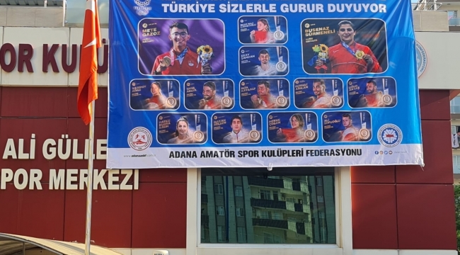 Tokyo 2020'de madalya kazanan sporculara Adana ASKF'den afişli jest