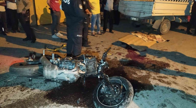 Adana'da motosiklet ile kamyonet çarpıştı: 1 ölü, 1 yaralı