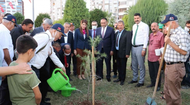 KKTC'den gelen muhtarlar Mersin'de fidan dikme etkinliğine katıldı