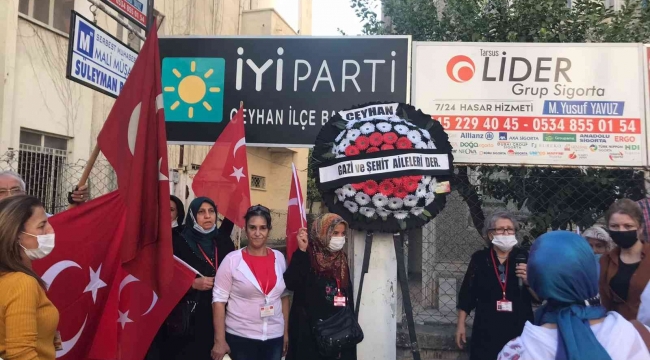 Ceyhan'da İYİ Parti'ye siyah çelenk