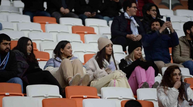 Adana Demirspor'da kadın taraftar sayısı artıyor
