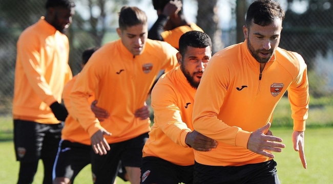 Adanaspor'da 3 futbolcunun koronavirüs testi pozitif çıktı