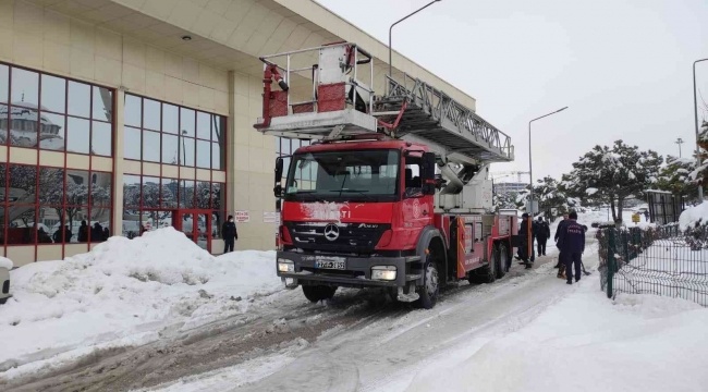 Büyükşehir, yüksek kar yükünün oluştuğu şehirlerarası otobüs terminali'nde önlem aldı