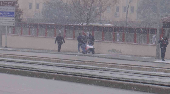 Gaziantep'te yılın ilk kar yağışı başladı