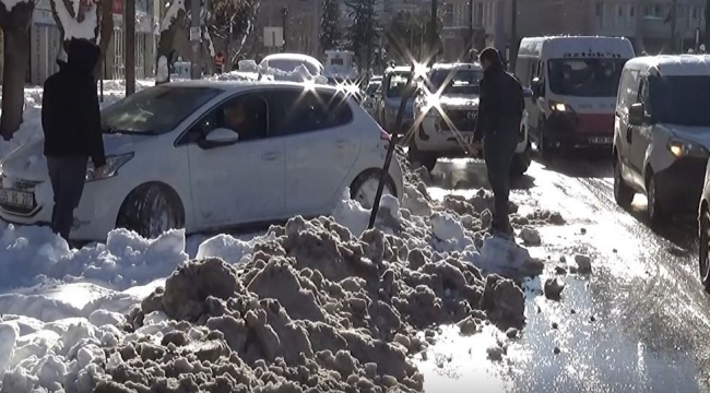 Gaziantep'te yoğun kar yağışı sonrası hayat normale dönüyor