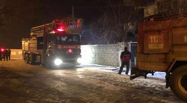 Iğdır'da madde bağımlısı genç evi ateşe verdi