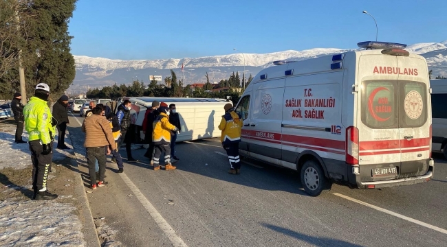 Kahramanmaraş'ta otomobil ile işçi servisi çarpıştı: 4 yaralı