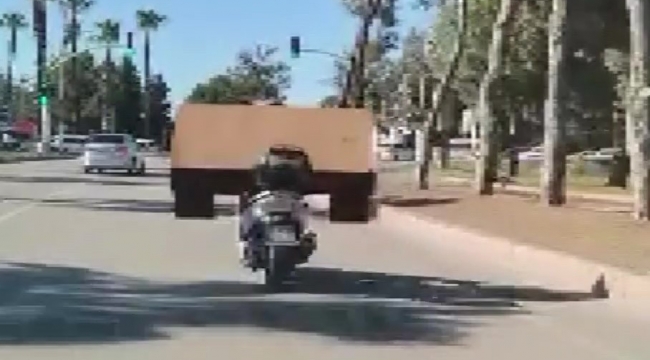 Motosiklet ile masa taşıdı