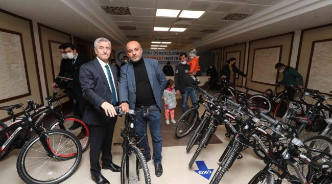 Şahinbey'de başarılı 20 bin öğrenciye daha bisiklet hediyesi