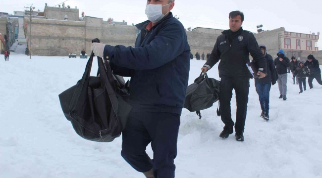 Yangında dumandan etkilenen 2 kardeş öldü