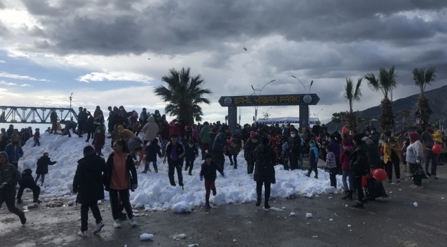 Bozyazı'da kar şenliği