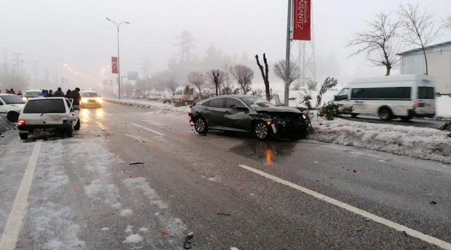 Gaziantep'te zincirleme kazalar trafiği felç etti