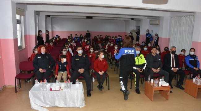 Mersin polisi ilkokul öğrencilerini asayiş konularında bilgilendirdi