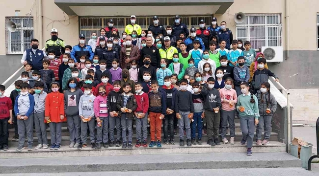 Mersin polisi öğrencilerle buluştu