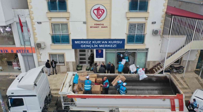 Mersin'den İdlib'e 2 tır yardım