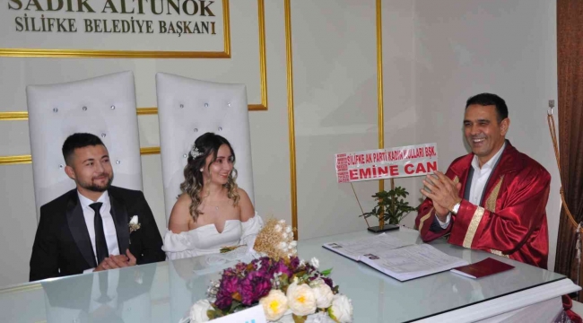 Silifke'de 02.02.2022'de saat 2'de 22 çift nikah kıydırdı