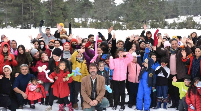 Tarsus'ta bin 200 rakımda çocukların kar eğlencesi