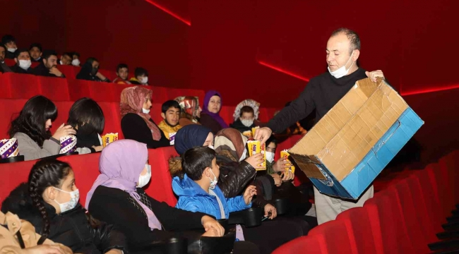 Yetim çocuklar ve anneleri sinema günlerinde buluştu