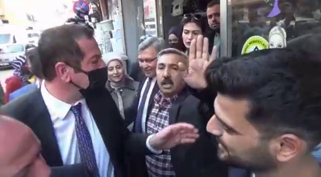 Adana'da Ahmet Davutoğlu'na tepki: "Sen devlet hainisin"