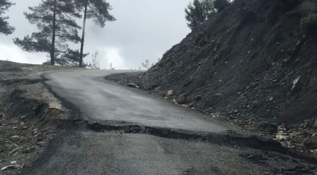 Adana'da yağışlardan sonra yollar çöktü