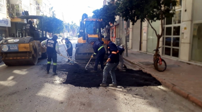 Akdeniz'de yol, asfalt ve kaldırım yenileme çalışmaları sürüyor