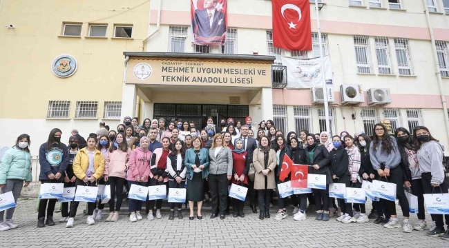 Gaziantep'te kitap okuyan gençler ödüllendiriyor