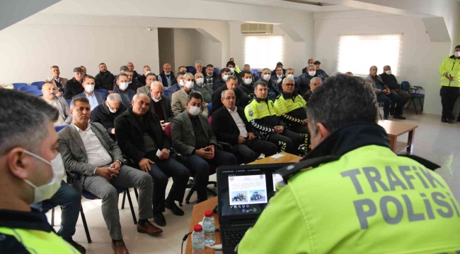 Hatay'da traktör sürücülerine eğitim verildi