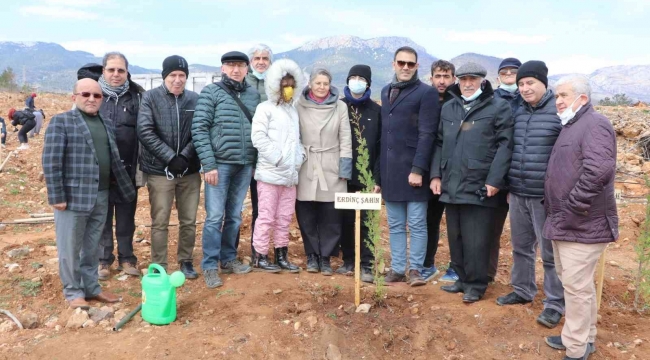 Mersin'de Covid-19 kurbanı sağlık çalışanları anısına fidan dikildi