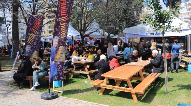 "Piton Döner" Portakal Çiçeği Karnavalı'na damga vurdu