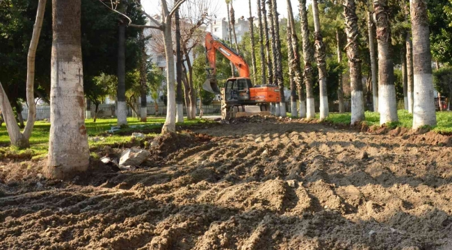 Tarsus Atatürk Gençlik Parkı'nda yenileme çalışması