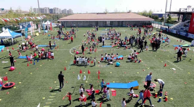 Ana okullarına ücretsiz spor malzemesi dağıtıldı