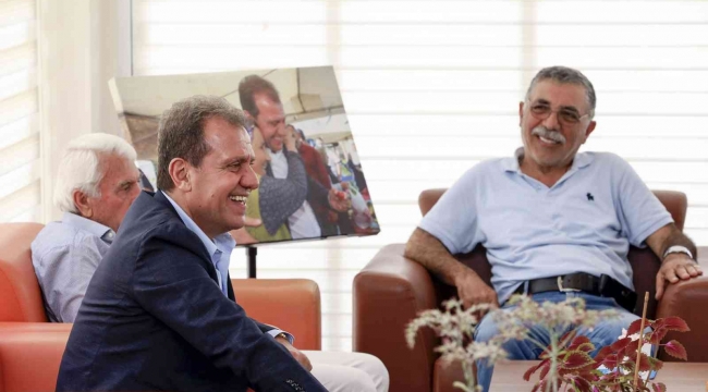 Başkan Seçer, Emekli Evinde yaşlılarla bayramlaştı