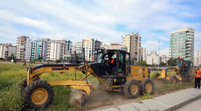 Büyükşehir Belediyesinden zararlılara karşı ilaçlama