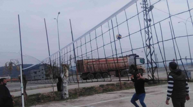 Hassa'da voleybol sahaları yeniden düzenlendi