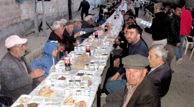 Kaymakamı Sevgili ile Belediye Başkanı Doğru ihtiyaç sahibi ailelerle iftar yaptı