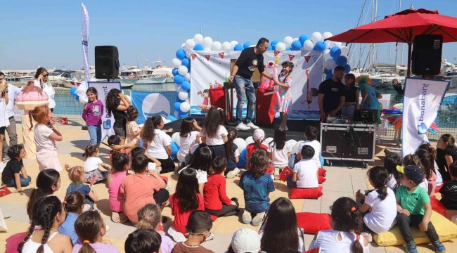 Mersin'deki 'Çocuk Şenliği' renkli görüntülere sahne oldu