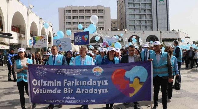 Otizme dikkat çekmek için mavi balonları gökyüzüne bıraktılar