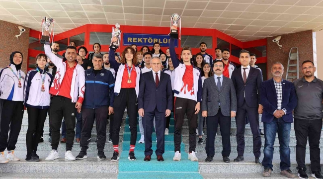 Rektör Özaydın'dan başarılı sporculara GAÜN Sporium'a ücretsiz üyelik