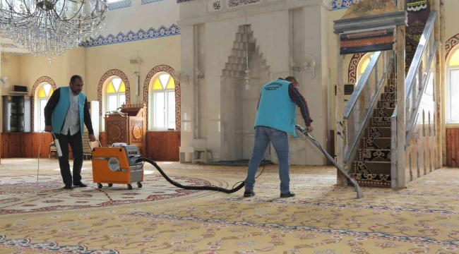 Toroslar'da camiler temizleniyor