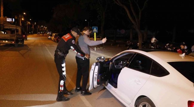 Adana'da bin 735 polisle Huzur ve Güven uygulaması