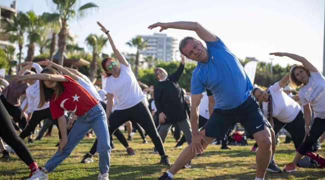 Başkan Seçer, 'Bilinçli Spor' etkinliğinde vatandaşlarla spor yaptı