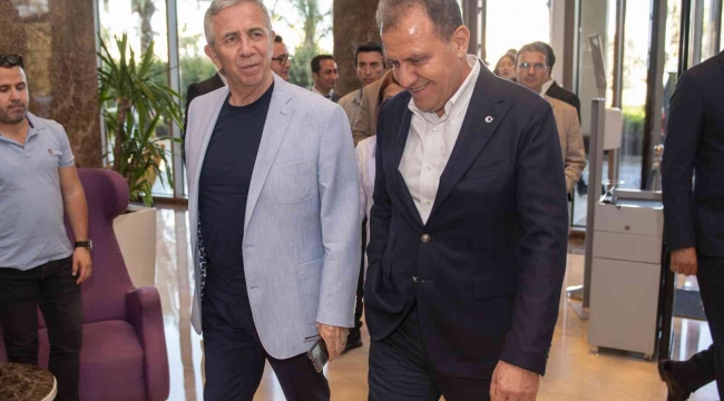 CHP'li büyükşehir belediye başkanları Mersin'de buluştu