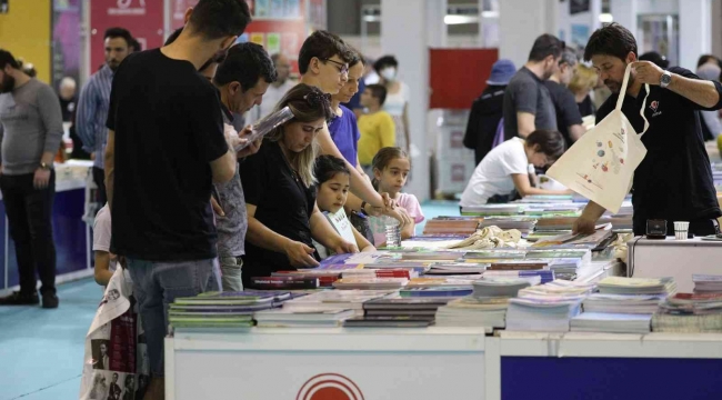 Gaziantep'teki kitap fuarını 2 günde 110 bin kişi ziyaret etti