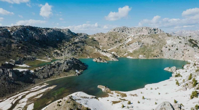 Karlar eridi Karagöl hayran bıraktı