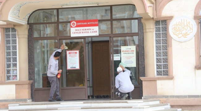 Şehitkamil'de camiler bayram namazı için hazırlandı