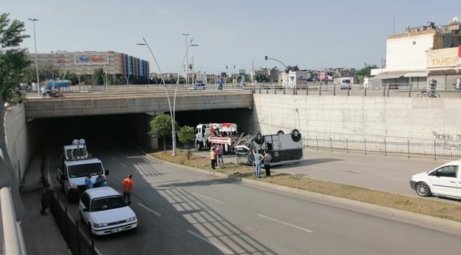 Toplu taşıma aracı alt geçide düştü